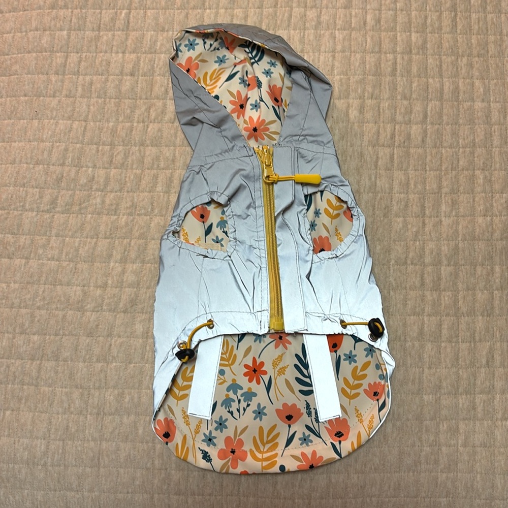 🌼 {FINAL SALE} Sniff & Bark Yellow Floral Reversible Zoomies Rain Vest™ - Picture 7 of 12